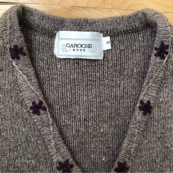 Vintage Women's Floral Embroidered Sweater wool - Picture 6 of 6